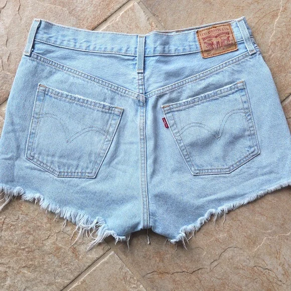 Levi's 501 Light Wash Distressed Denim Shorts W31 - Picture 2 of 13